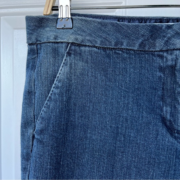 •Michael Kors• Ladies Blue Denim Cropped Pants - Size 10 - Picture 3 of 9